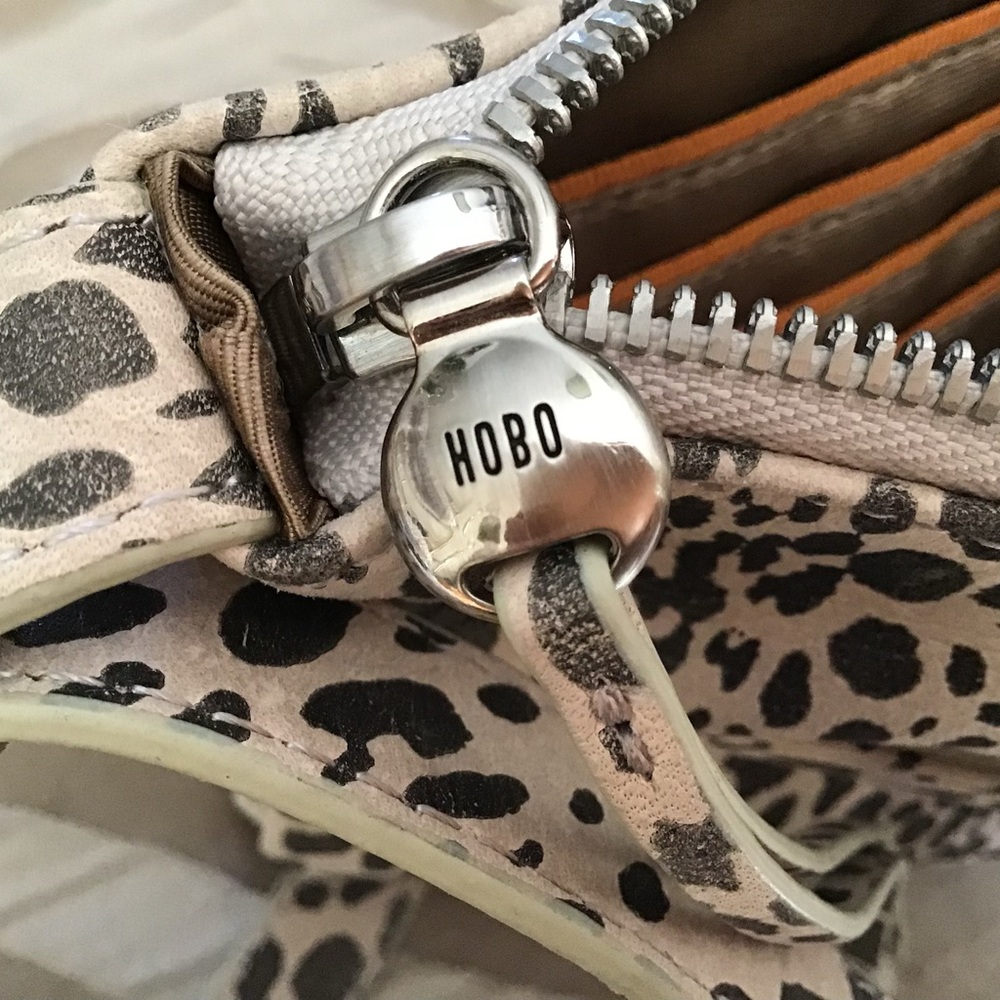 Stylish Leopard Print Boutique Crossbody Bag - Picture 12 of 13